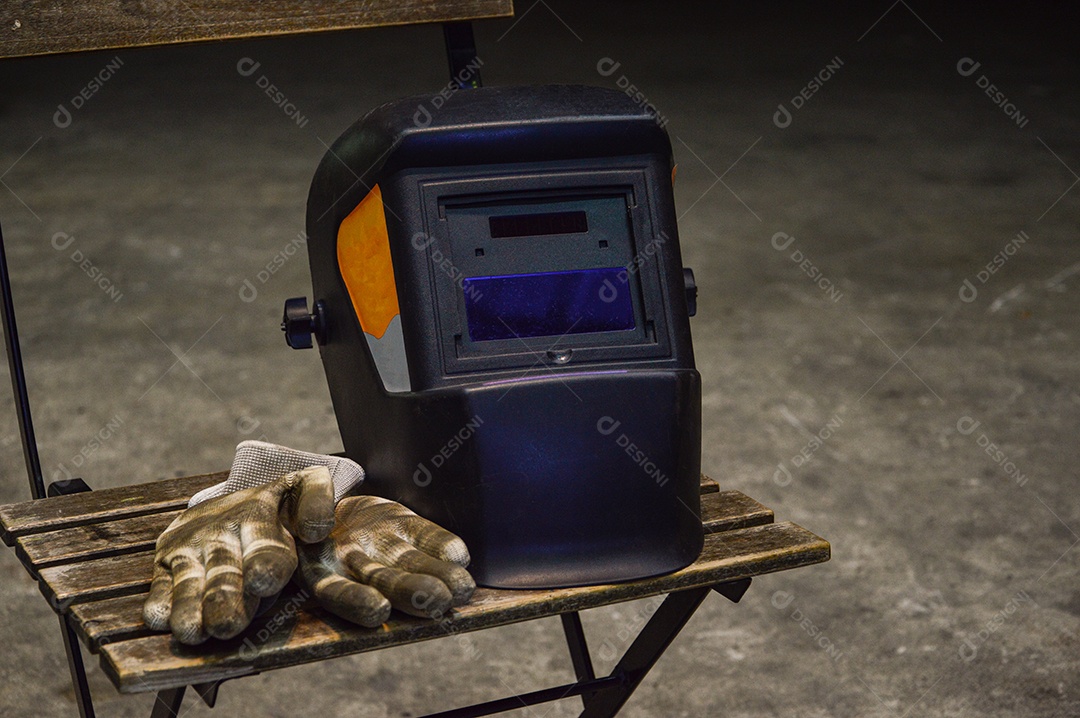 Máscara e luvas de solda