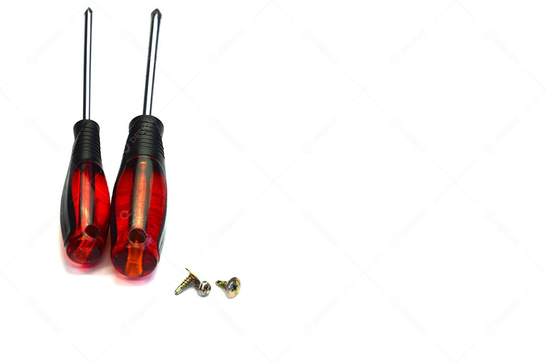 Chaves de fenda em fundo branco