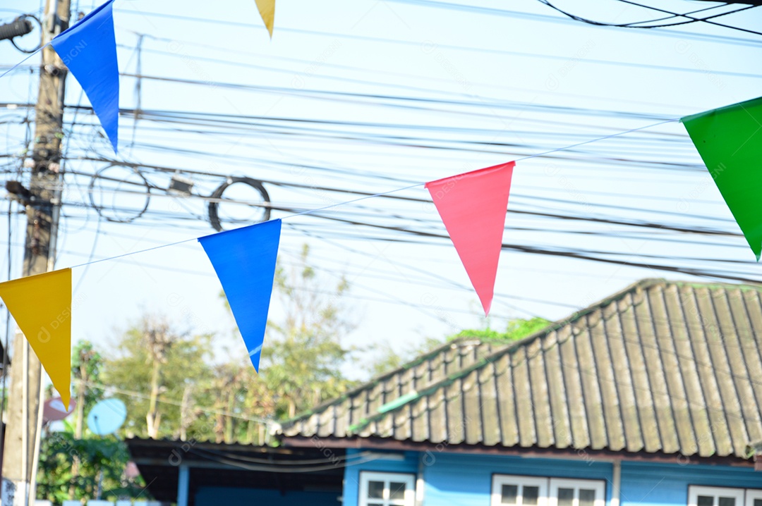 Bandeirinhas coloridas para festejo