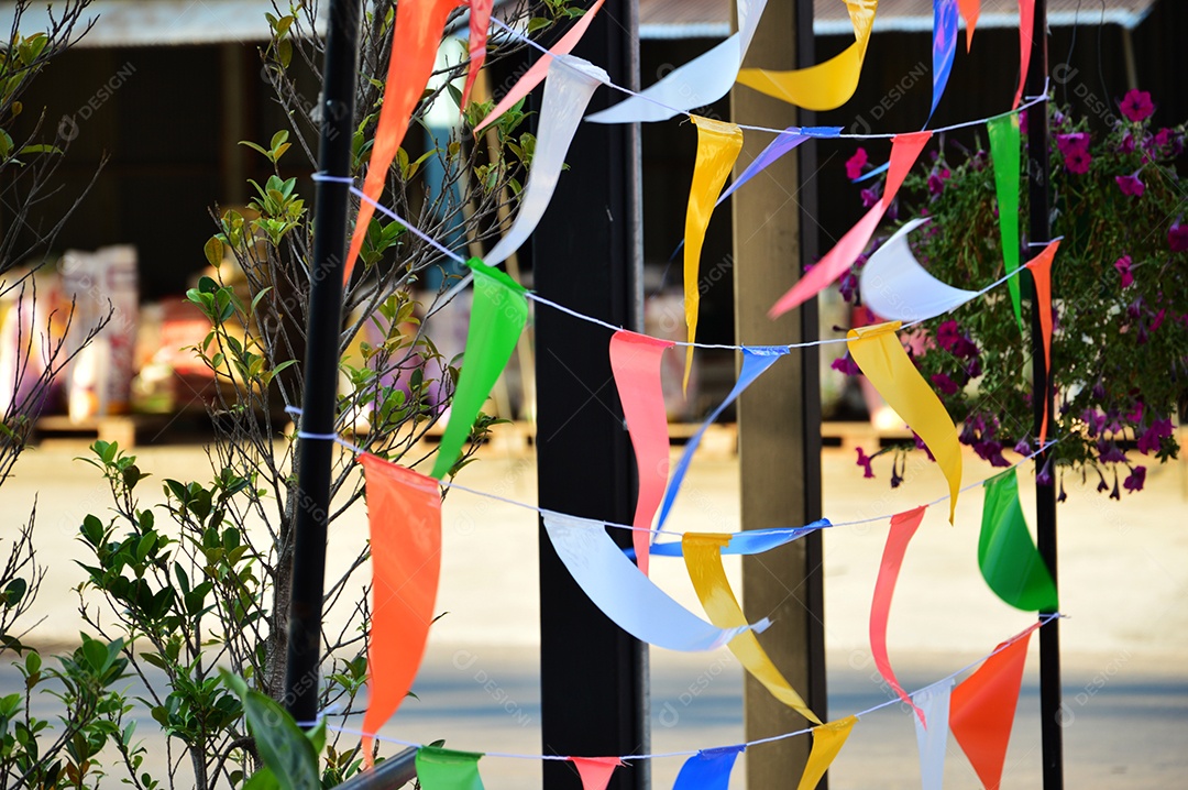 Bandeirinhas coloridas para festejo