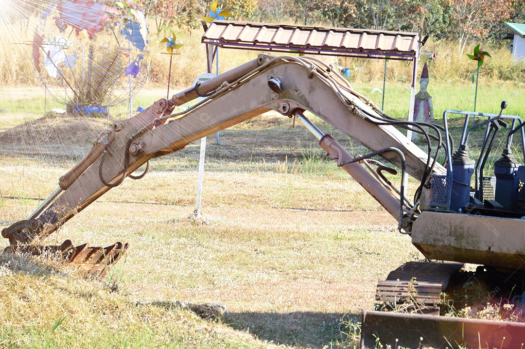 Máquina escavadeira de obra