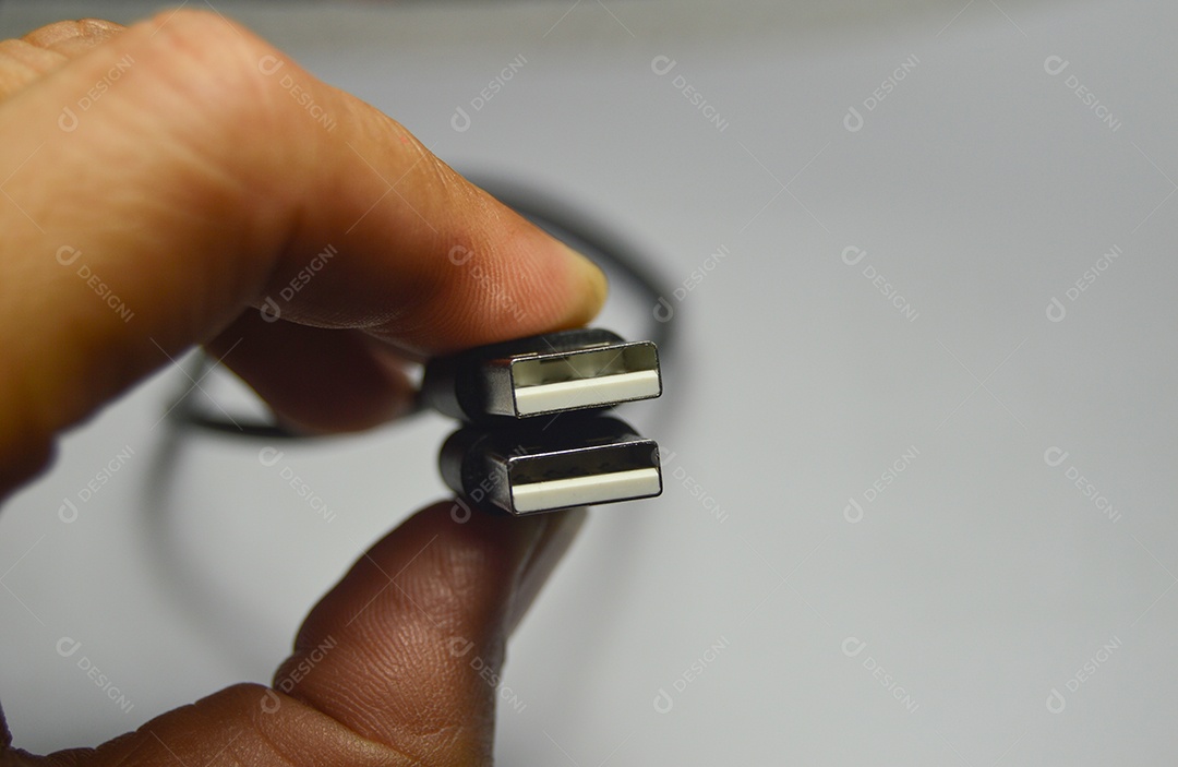 Cabos preto de USB