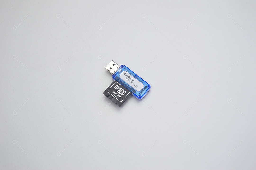 Pen drive azul com cartão SD