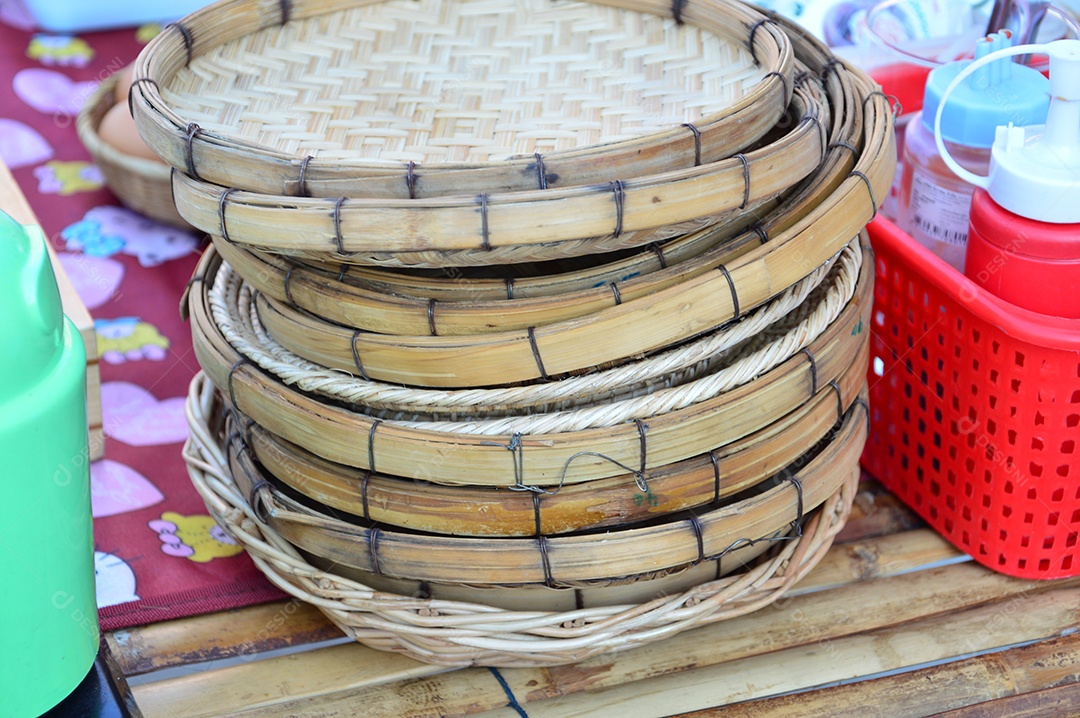 Cestas de bambu artesanais