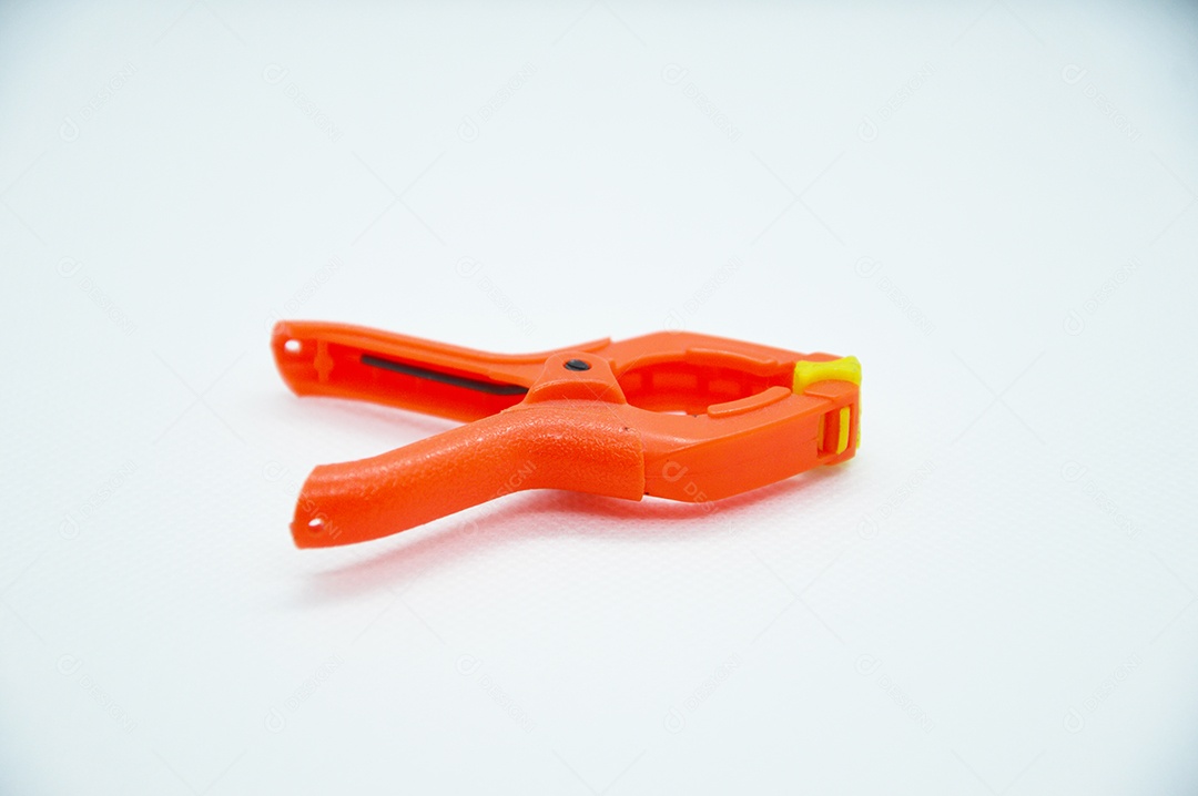 Braçadeira de cabo em fundo branco