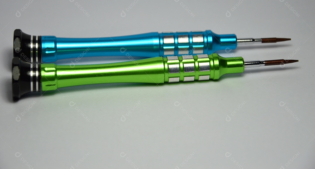 Chave pentalobe ferramentas em fundo branco