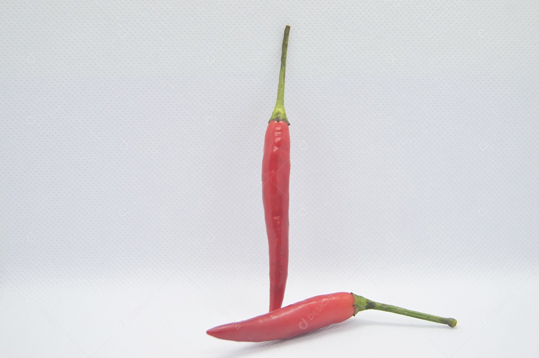 Pimenta vermelha em fundo branco