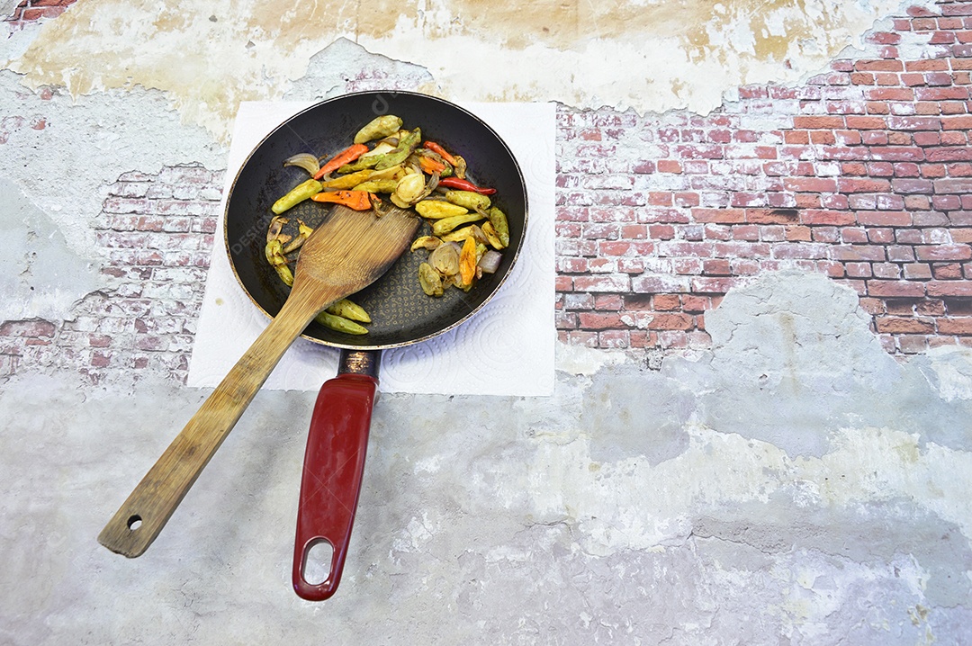 Panela com legumes refogados