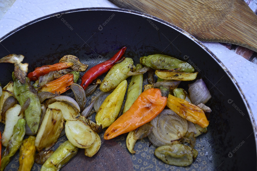 Panela com legumes refogados