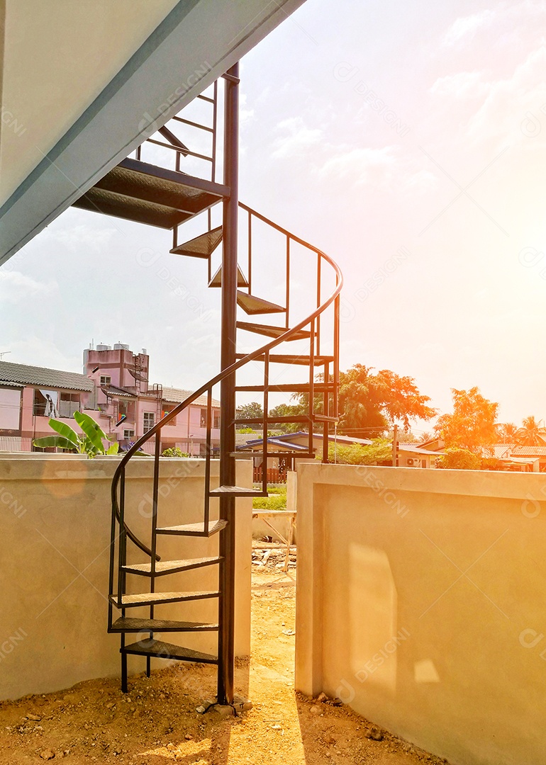 Escada em caracol preta, escada em caracol em aço pintado de preto.