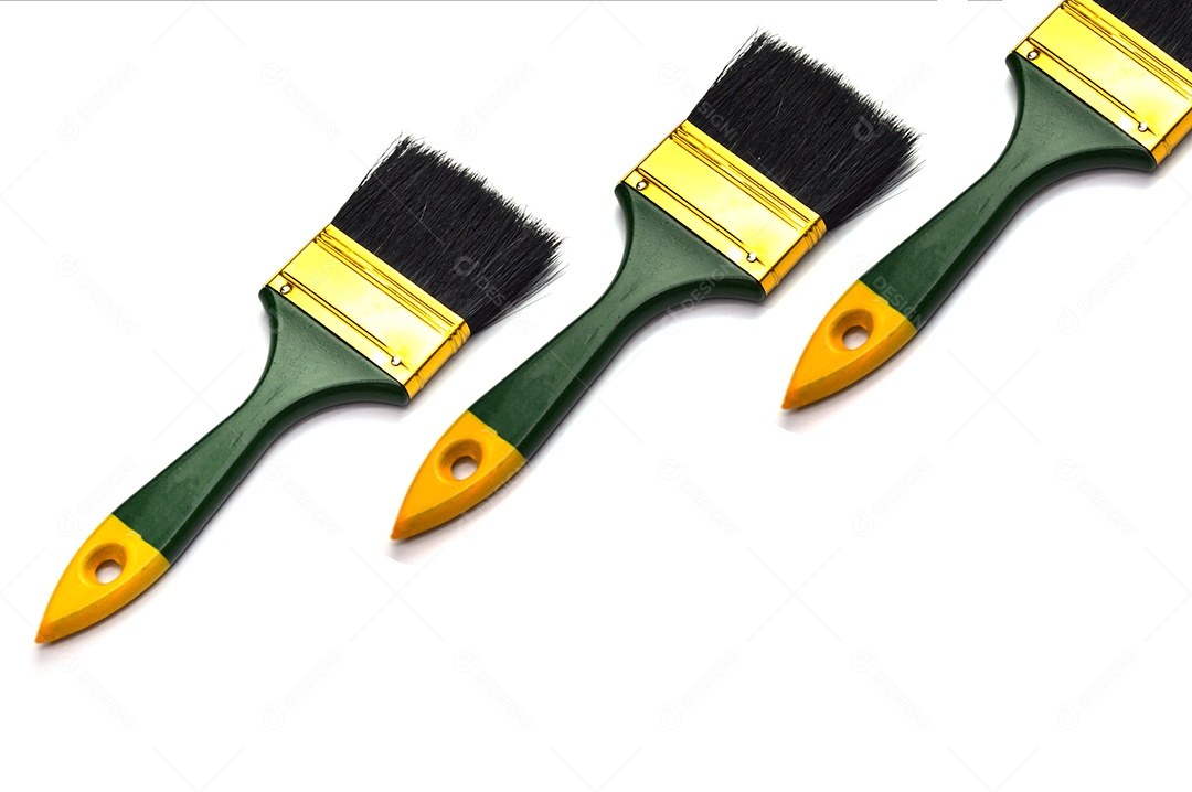 Pinceis colocado sobre um fundo branco