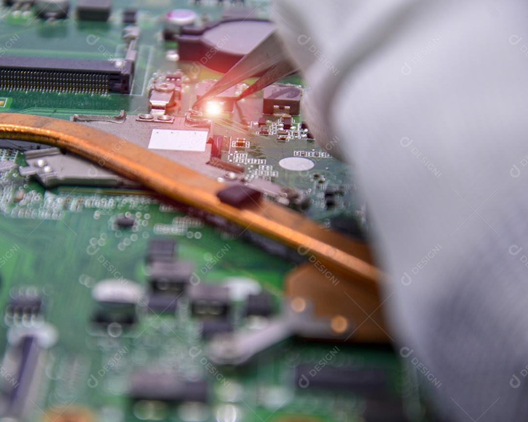 Vista lateral como placa-mãe de fixação mecânica