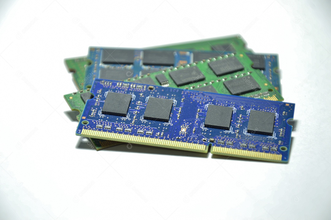 Imagem de laptop ram em um fundo branco Haverá muita poeira na imagem após o uso.