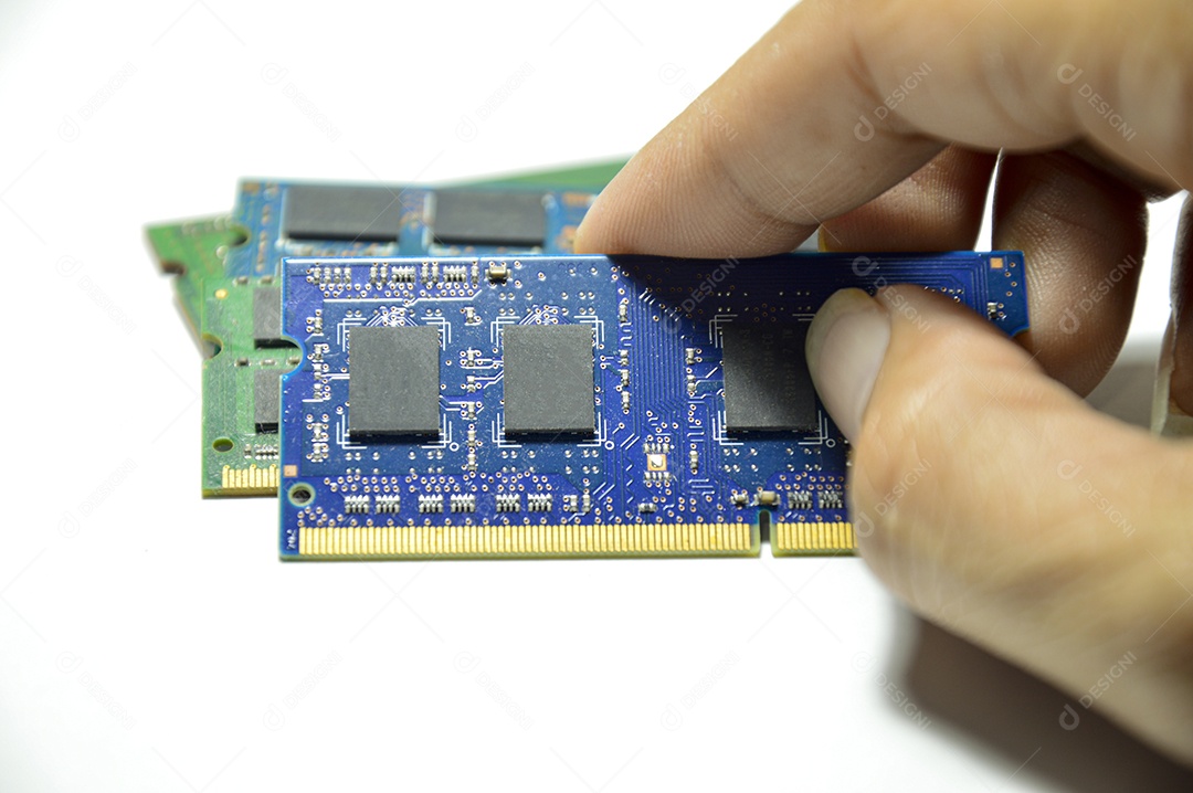 Imagem de laptop ram em um fundo branco Haverá muita poeira na imagem após o uso.