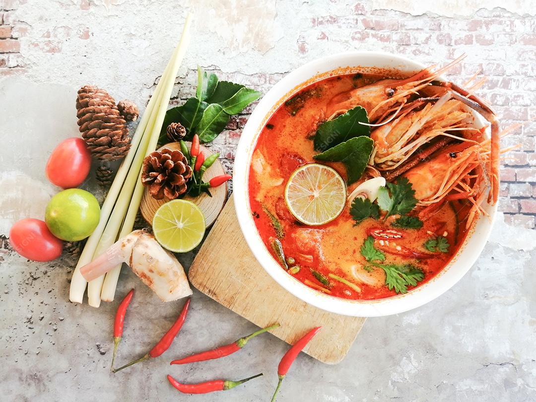 Tom Yum Goong é uma comida tailandesa famosa em todo o mundo (Tom Yum Kung River).