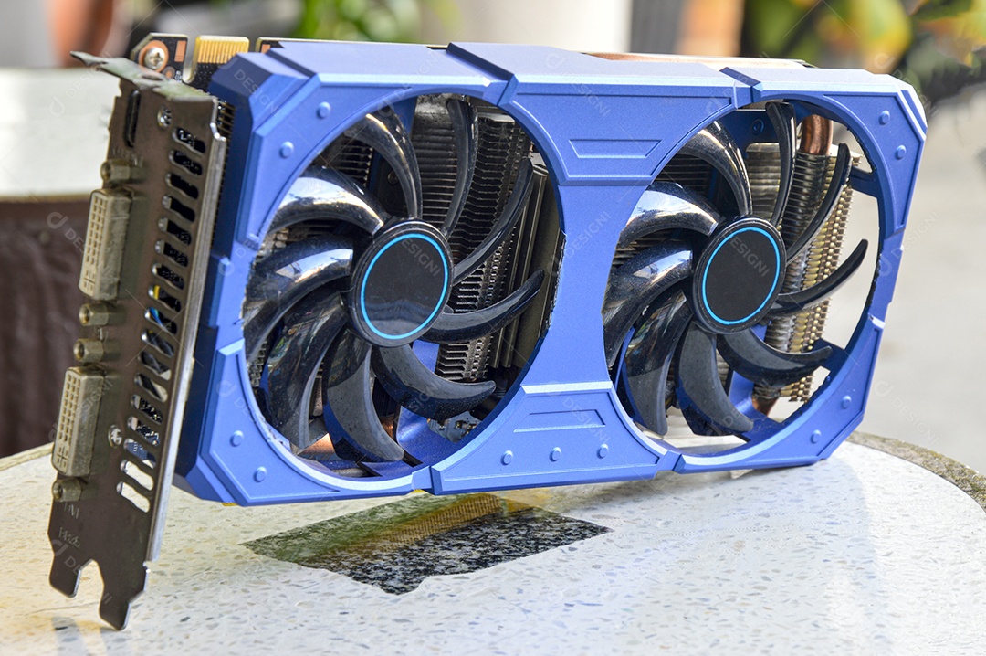 Vista lateral da placa gráfica, placa gráfica com cor azul