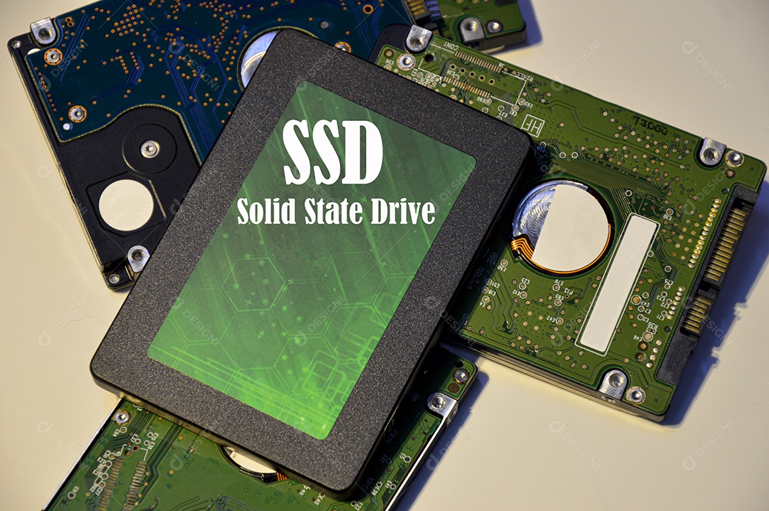 SSD é um disco rígido de uso mais popular. disco rígido antigo