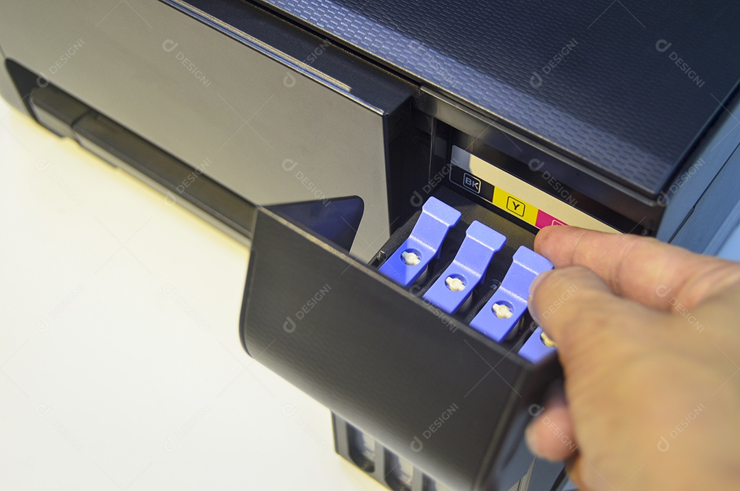 As impressoras do tipo tanque de tinta de recarga são muito populares hoje em dia.