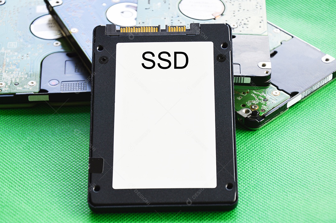 SSD é um disco rígido de uso mais popular. disco rígido antigo