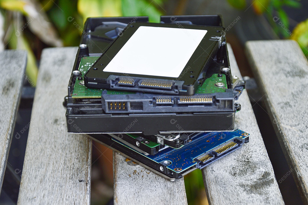 Chonburi, Tailândia, discos rígidos SSD estão chegando para substituir. disco rígido de placa giratória A demanda por uso aumentou consideravelmente.