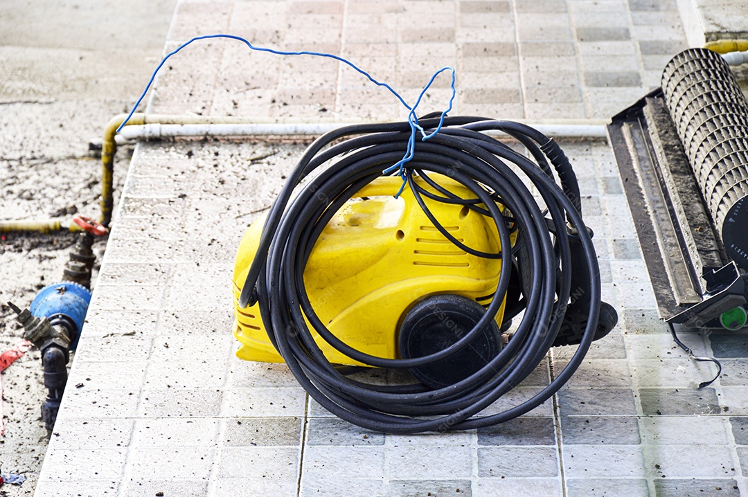 Lavador de alta pressão.