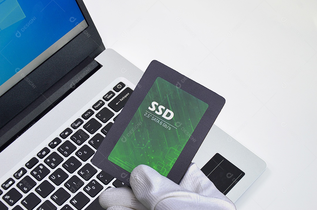 Os discos rígidos SSD são amplamente utilizados.