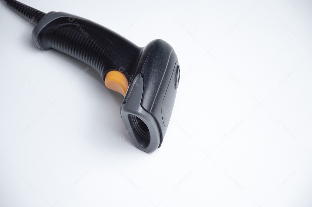 Scanner móvel em um fundo branco com traçado de recorte