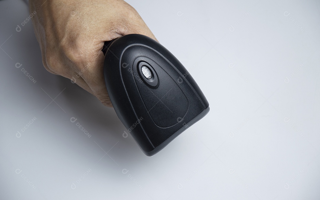 Scanner móvel em um fundo branco com traçado de recorte