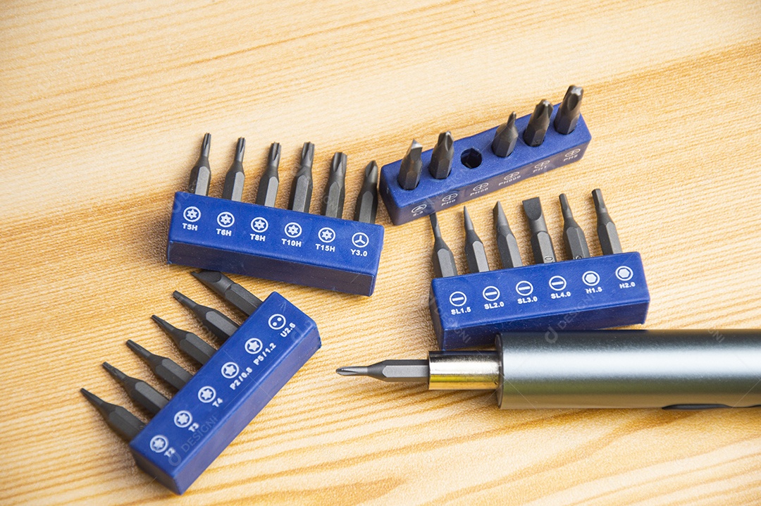 Uma mini chave de fenda elétrica ponta intercambiável