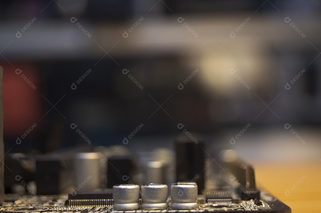 Vista lateral aproximada da placa mãe