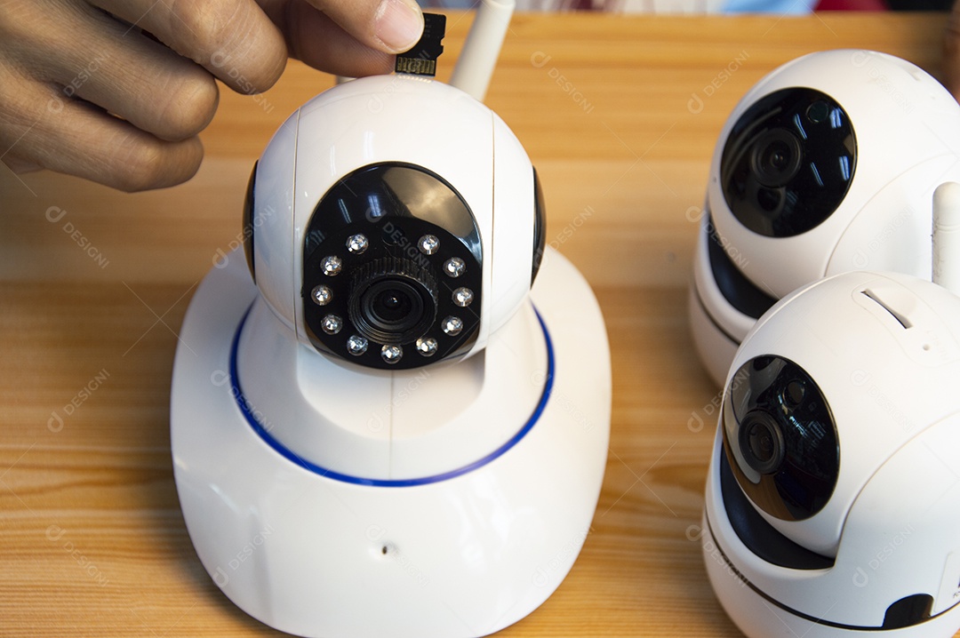 Instale câmeras IP CCTV ou sistemas de vigilância de tecnologia avançada