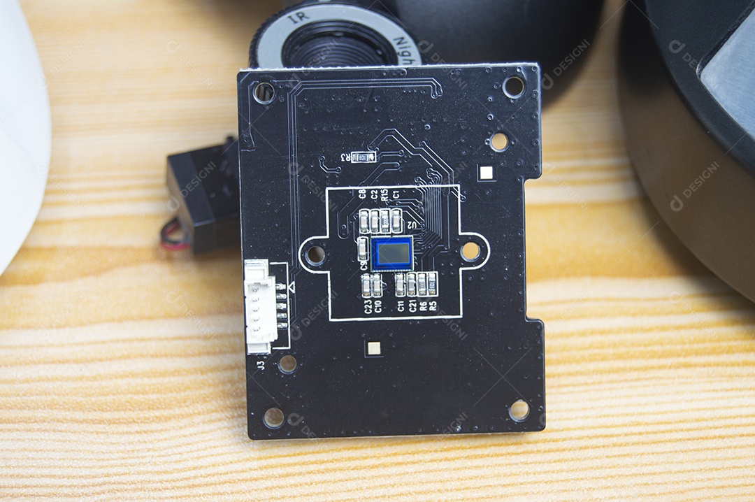 Remova a câmera ip para reparar cctv