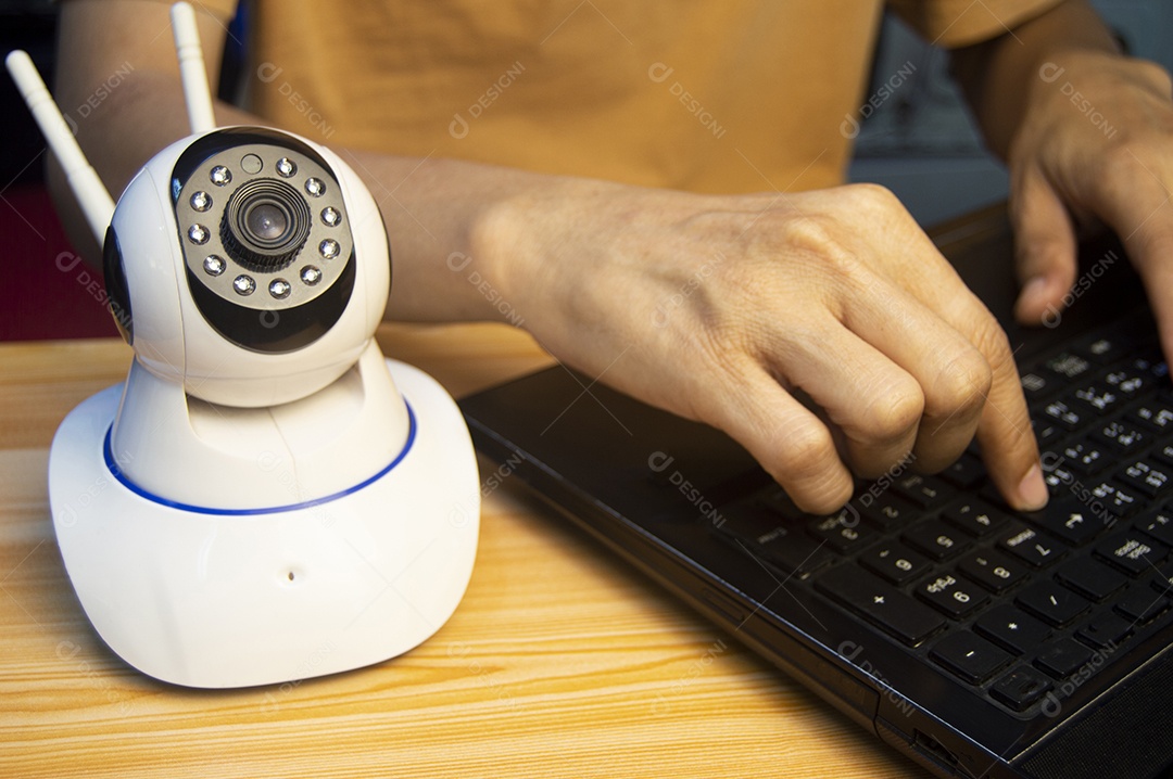 Operador de câmera IP No computador configure a câmera IP