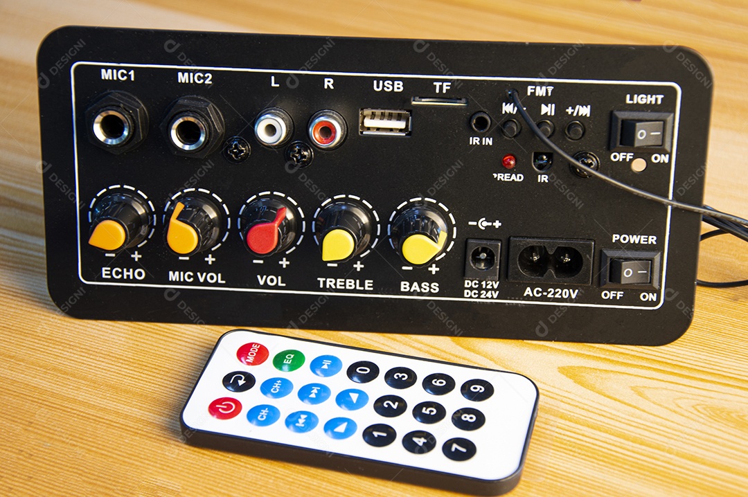 Vista lateral amplificador de potência bluetooth
