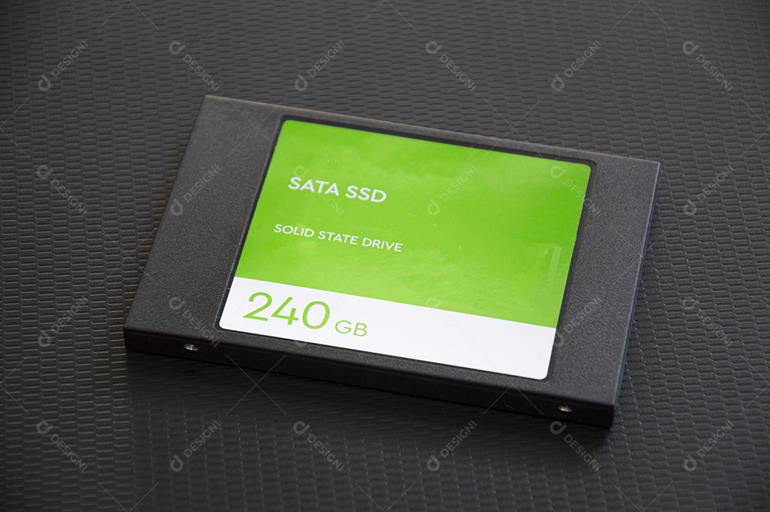 Unidades de disco rígido SSD de polegadas são usadas para armazenar dados