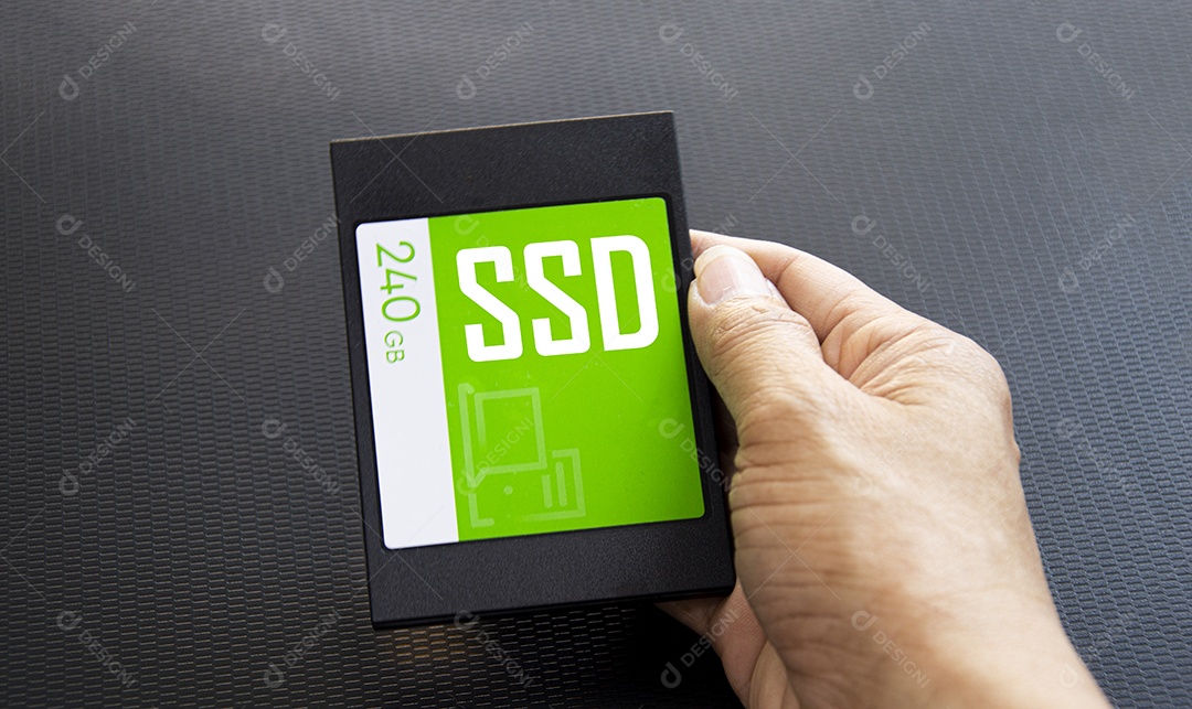 Unidades de disco rígido SSD de polegadas são usadas para armazenar dados