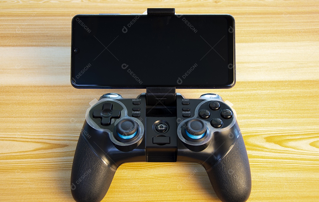 Vista superior de um celular de jogo com controle
