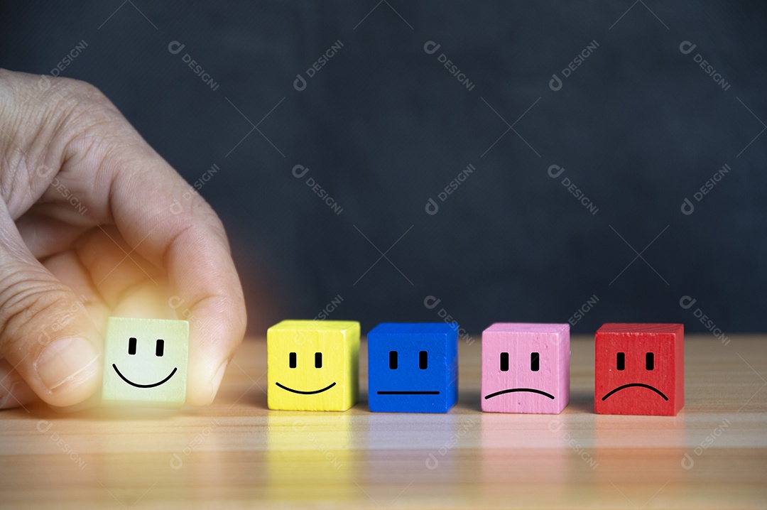 Os usuários avaliam sua experiência de serviço no aplicativo online