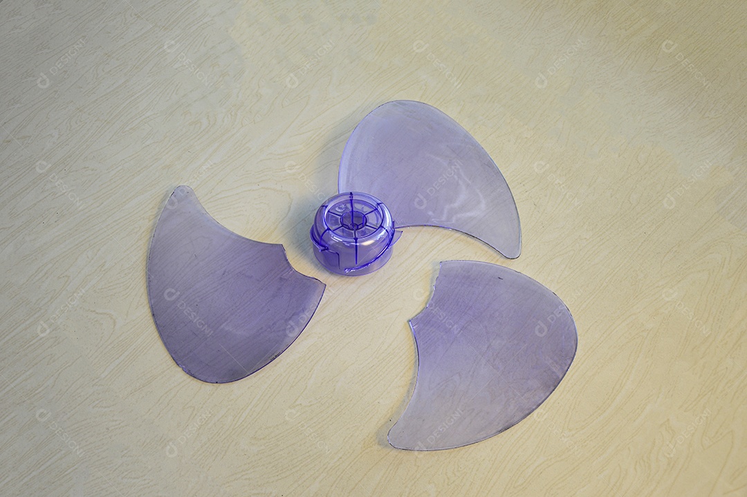 A pá do ventilador está quebrada o impulsor está danificado