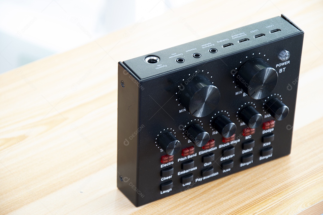 Vista superior do mixer de áudio