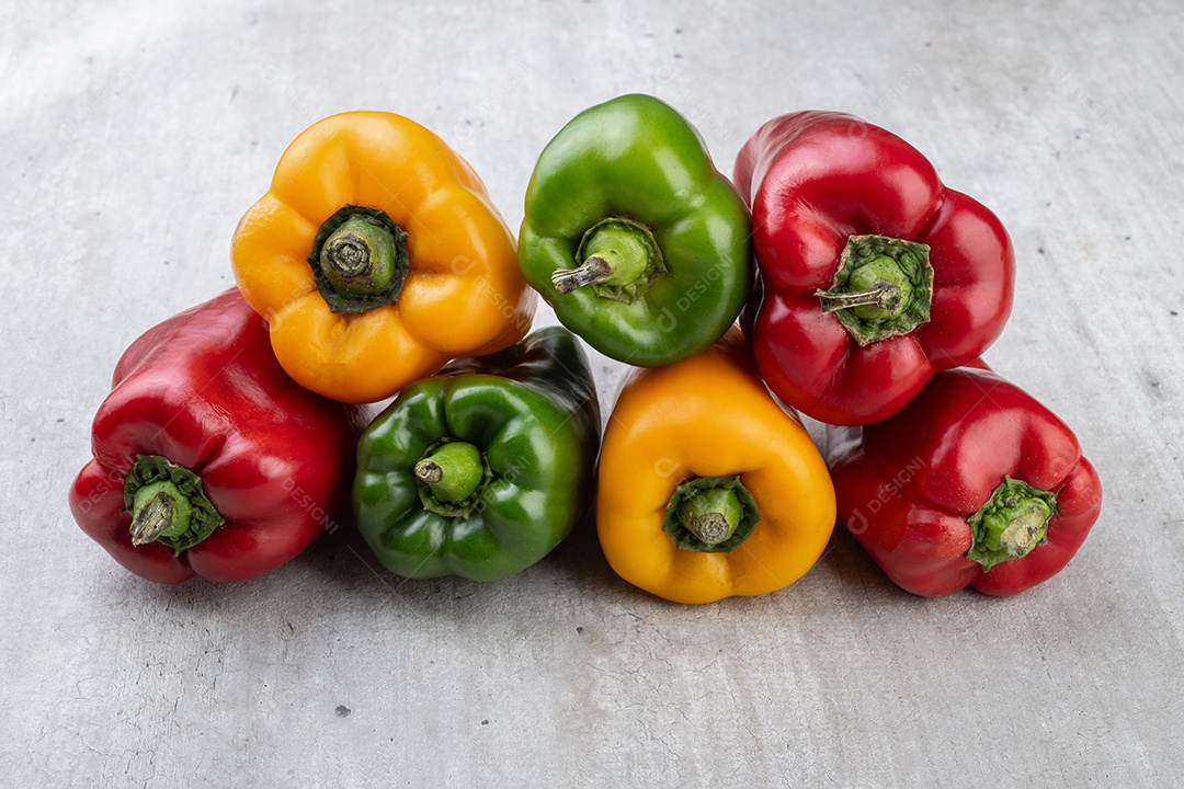Pimentão verde, vermelho e amarelo