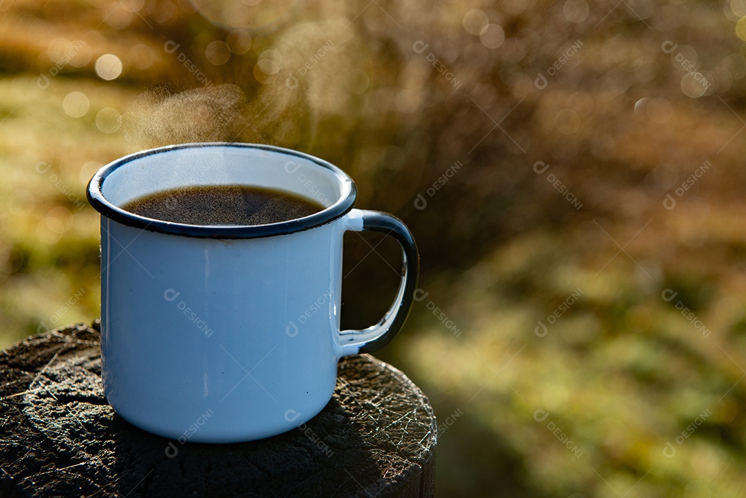 Xícara esmaltada de café