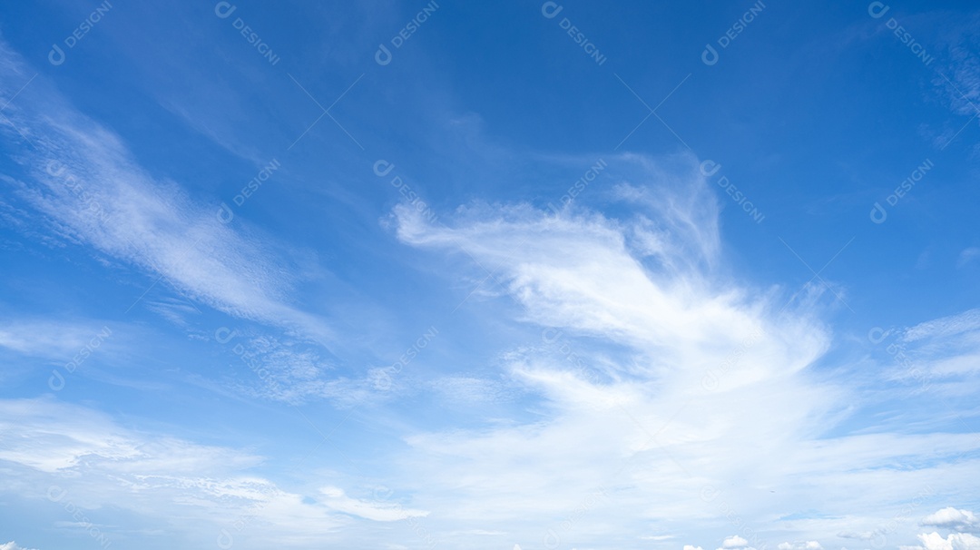 Textura de fundo de céu azul e nuvens cirrocúmulos brancas