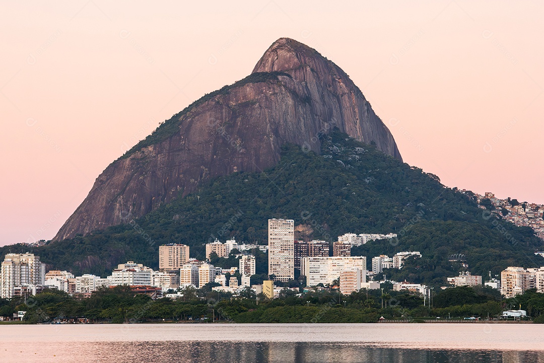 Vista da lagoa rodrigo de freitas no Rio de Janeiro Brasil.