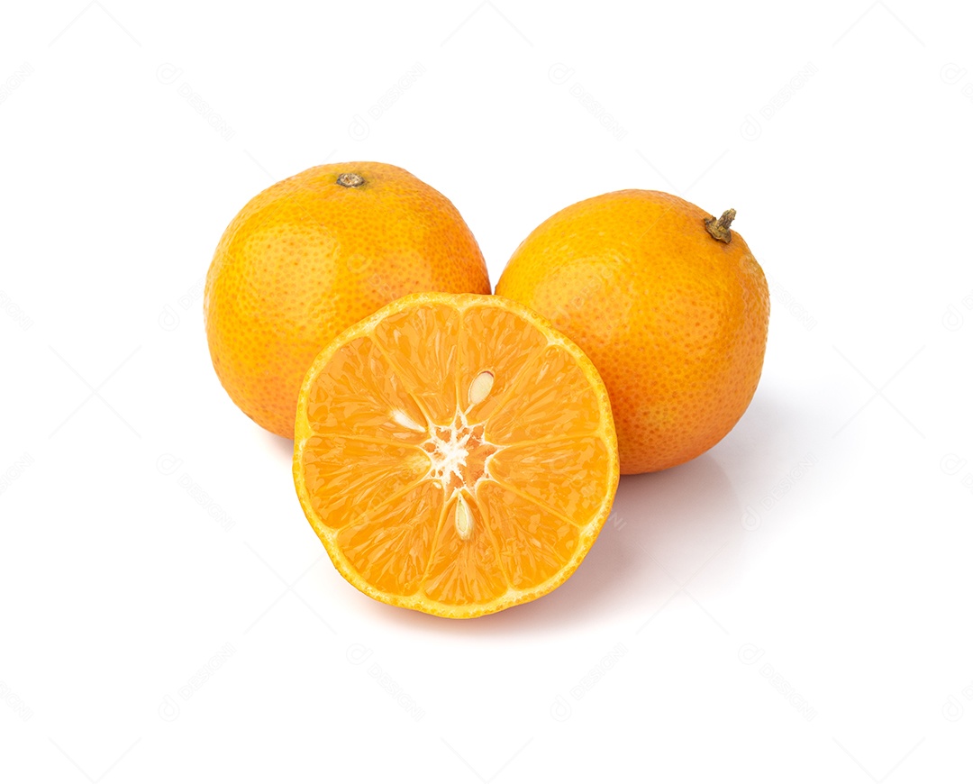 Cravo ou limões rosas isolados sobre fundo branco.