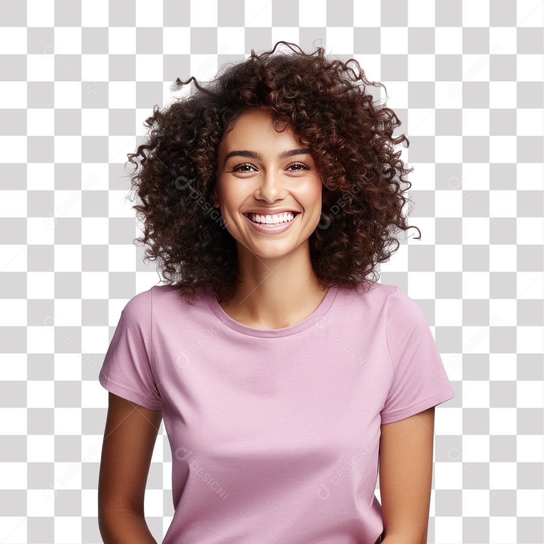 Mulher Morena de Cabelo Cacheado e Blusa Rosa Sorrindo Fundo PNG Transparente