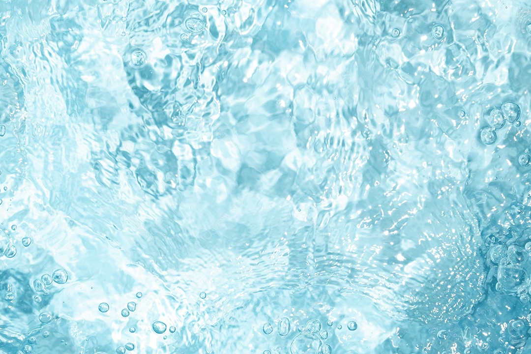 Textura de superfície de água clara azul transparente com ondulações.