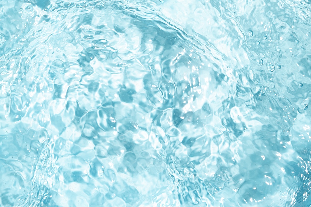 Textura de superfície de água clara azul transparente com ondulações.