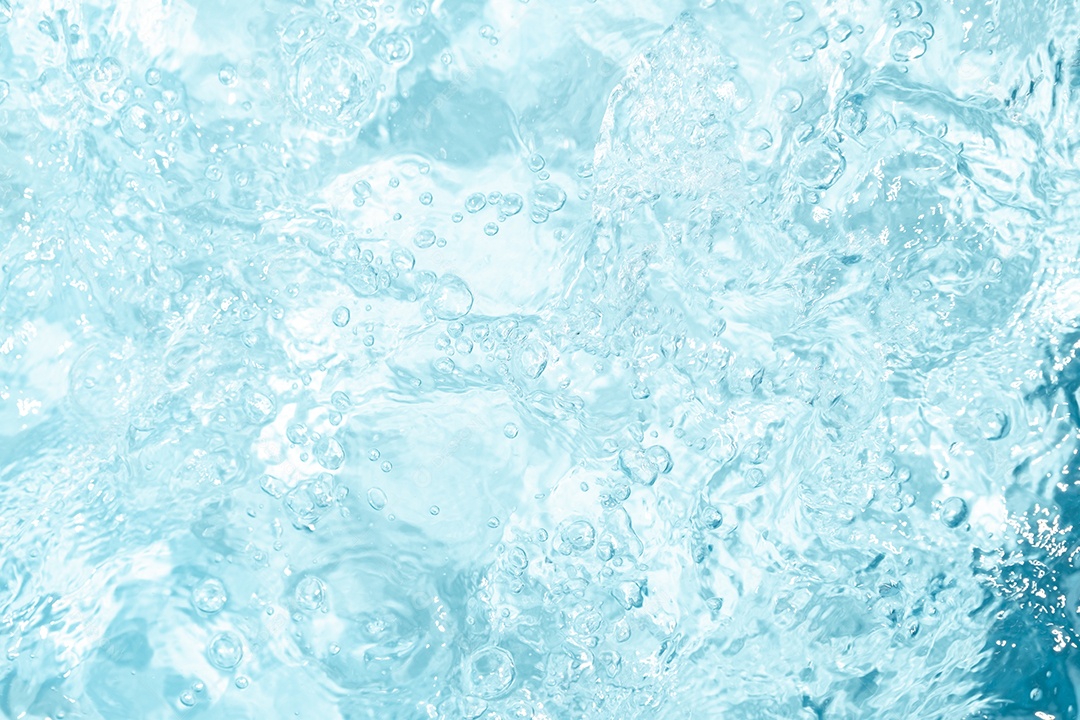 Textura de superfície de água clara azul transparente com ondulações.