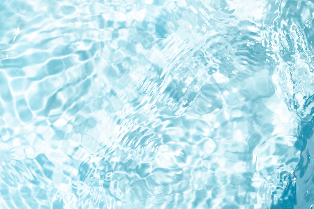 Textura de superfície de água clara azul transparente com ondulações.